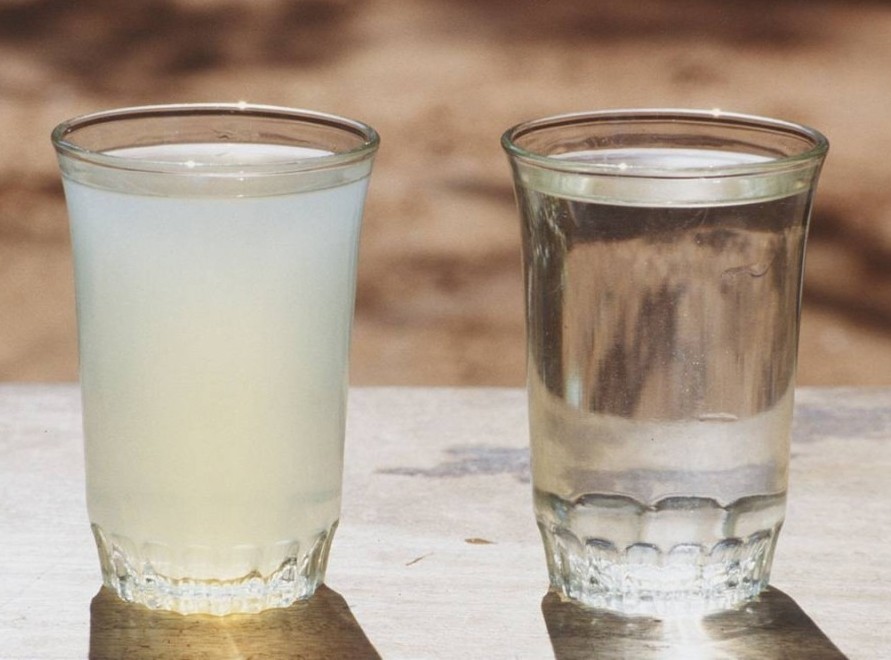 Почему в посудомоечной машине остается белый налет и как его убрать