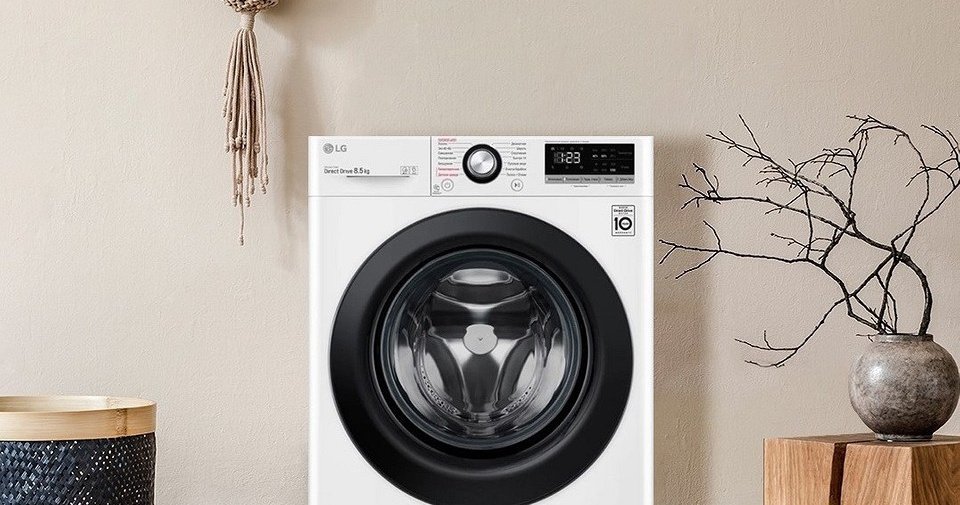 Стиральная машина в коридоре