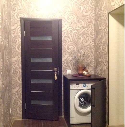 Стиральная машина в коридоре