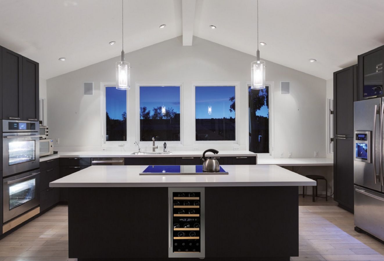 На фото модель в серебристом цвете