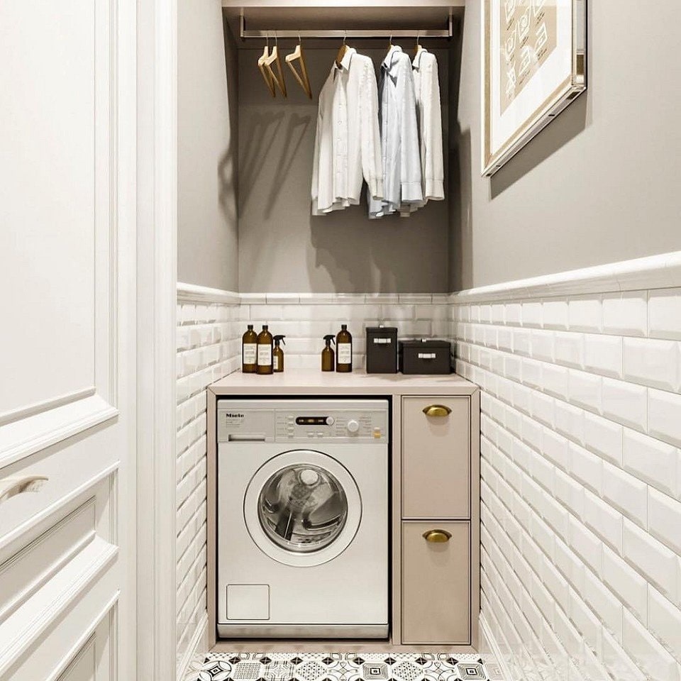 Стиральная машина в коридоре