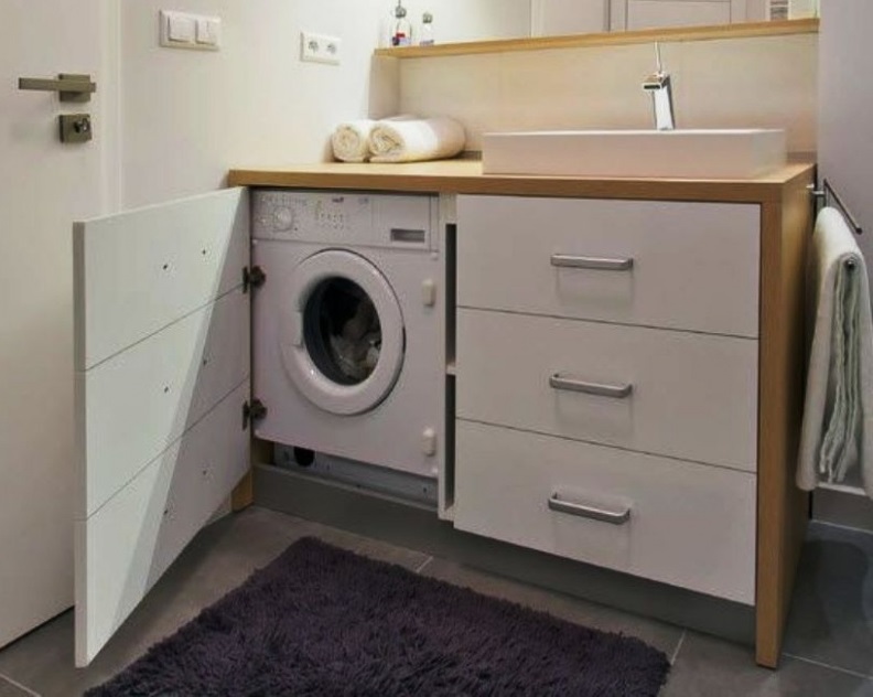 Встраиваемая стиральная машина в ванной