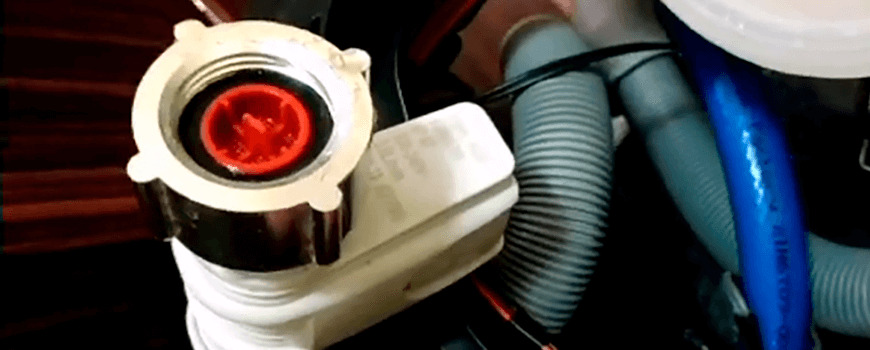 Почему в посудомоечной машине остается вода и как это исправить