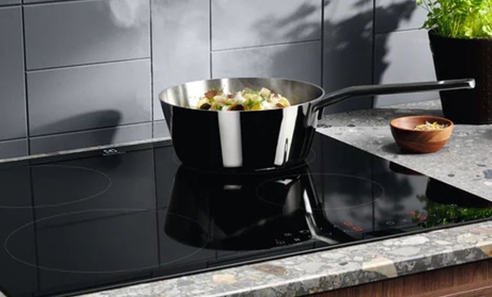 Как ухаживать за варочной панелью из закаленного стекла