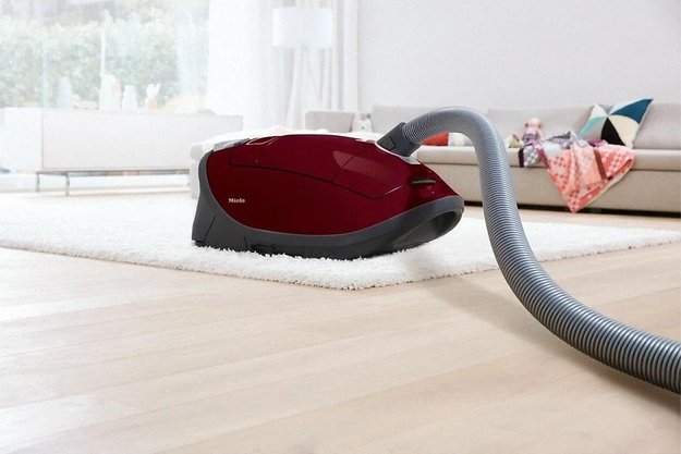 Пылесос Miele Complete C3 Active PowerLine SGDF3 бордовый в Тюмени (фото 6) Пылесос Miele Complete C3 Active PowerLine SGDF3 бордовый в Тюмени (preview 6)