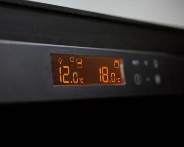 Трехтемпературный винный шкаф EuroCave P-300064-L в Тюмени (preview 4)