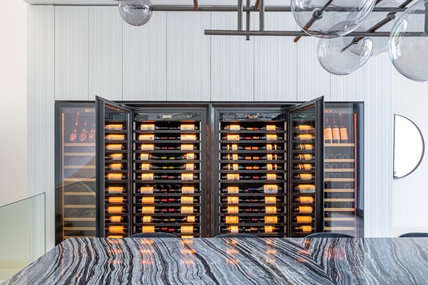 Монотемпературный винный шкаф EuroCave V-10002-L в Тюмени (preview 10)