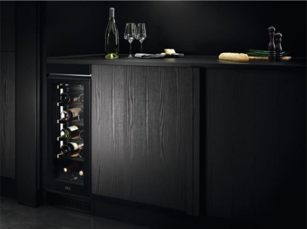 Встраиваемый винный шкаф AEG AWUS018B7B в Тюмени (preview 3)