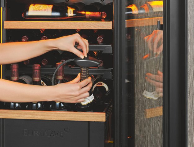 Встраиваемый двухтемпературный винный шкаф EuroCave I-090020-M в Тюмени (preview 3)