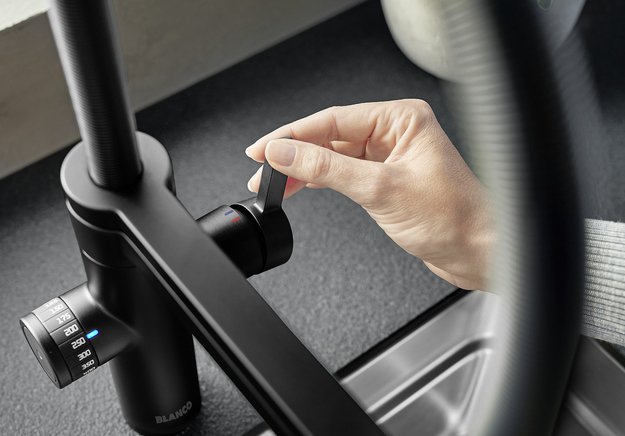 Смеситель 3-в-1 Blanco EVOL-S Pro Filter 526636 матовый черный в Тюмени (preview 5)