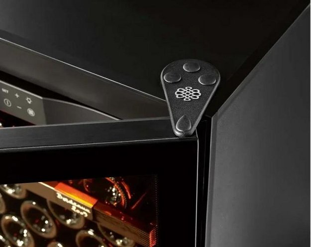 Мультитемпературный винный шкаф EuroCave P-300019-S в Тюмени (preview 3)