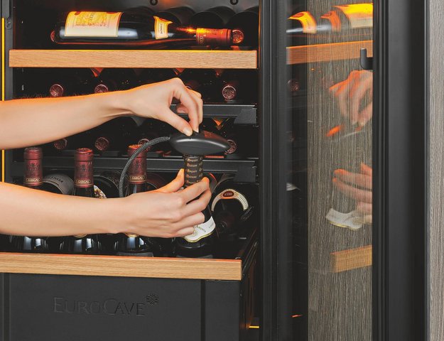 Встраиваемый двухтемпературный винный шкаф EuroCave I-090019-M в Тюмени (preview 3)