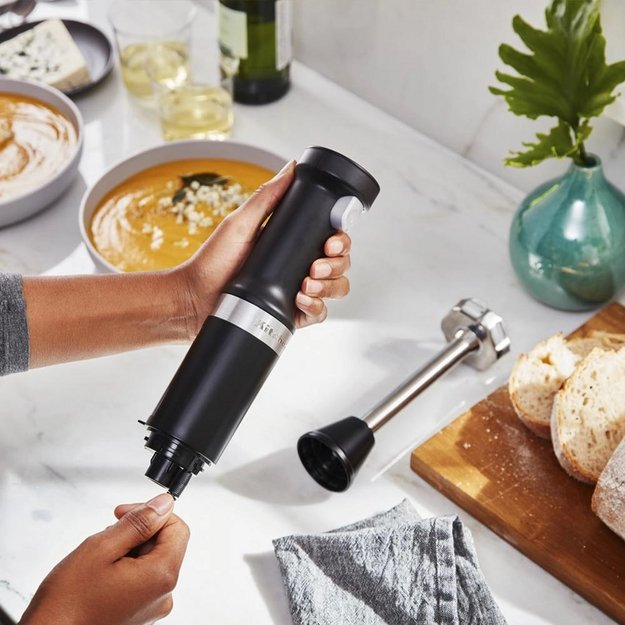 Погружной блендер беспроводной KitchenAid 5KHBBV53EBM черный в Тюмени (preview 9)