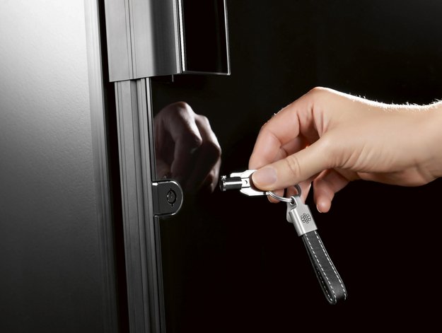 Монотемпературный винный шкаф EuroCave R-400012-L2B в Тюмени (preview 5)