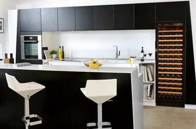 Встраиваемый монотемпературный винный шкаф EuroCave K-800020-L в Тюмени (preview 2)