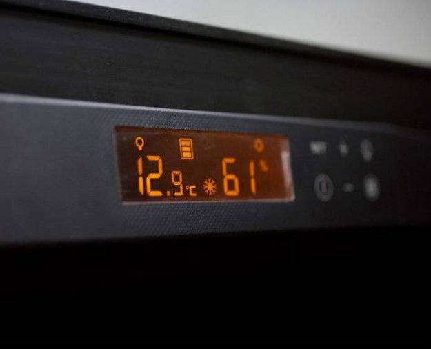 Встраиваемый монотемпературный винный шкаф EuroCave K-800020-L в Тюмени (preview 7)