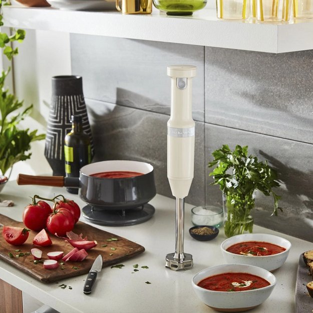 Погружной блендер беспроводной KitchenAid 5KHBBV53EAC кремовый в Тюмени (preview 10)