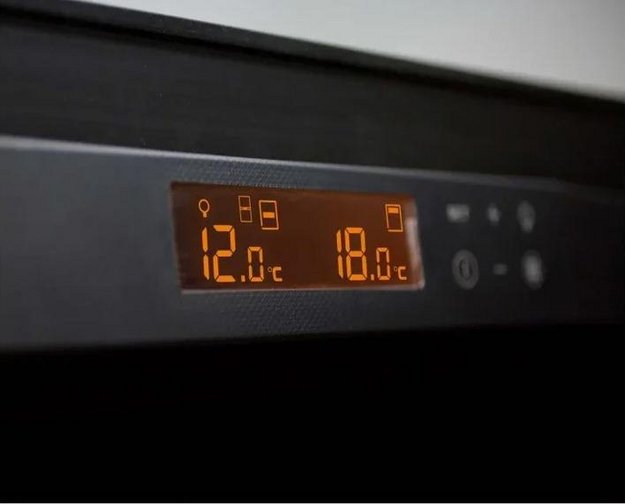 Трехтемпературный винный шкаф EuroCave P-300055-L в Тюмени (preview 4)