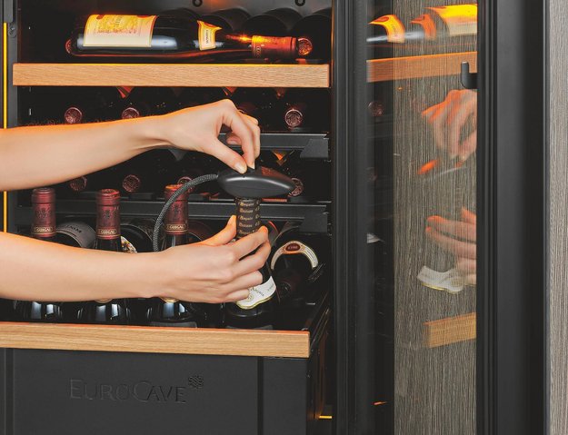 Встраиваемый двухтемпературный винный шкаф EuroCave I-090022-M в Тюмени (preview 3)