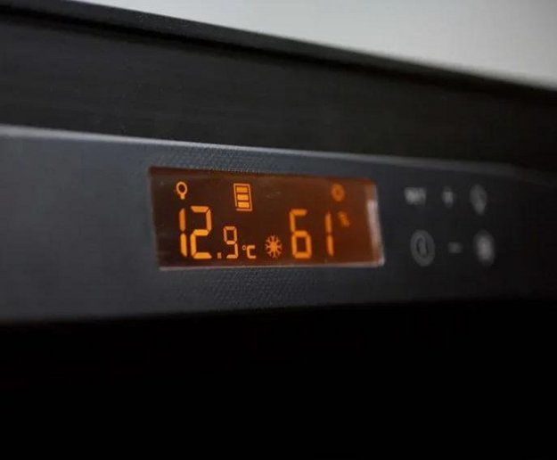 Монотемпературный винный шкаф EuroCave P-300048-L в Тюмени (preview 2)