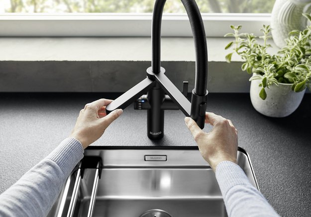 Смеситель 3-в-1 Blanco EVOL-S Pro Filter 526636 матовый черный в Тюмени (preview 3)