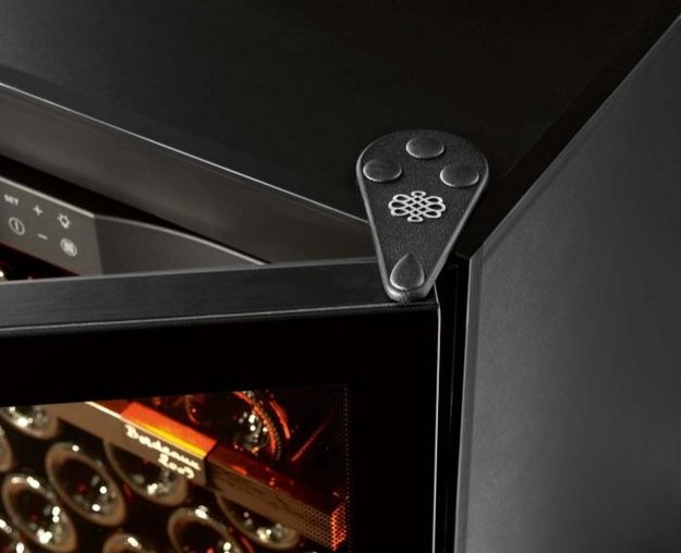 Мультитемпературный винный шкаф EuroCave P-300011-M в Тюмени (preview 4)