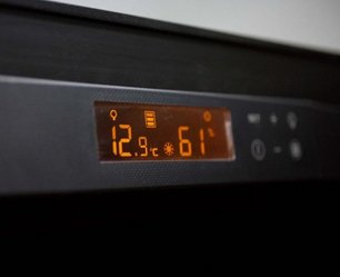 Встраиваемый монотемпературный винный шкаф EuroCave V-059 K-800016-S фото 3 в Тюмени