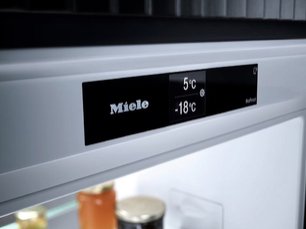 Встраиваемый холодильник Миле KFN 7785 C фото 2 в Тюмени Встраиваемый холодильник Miele KFN 7785 C фото 2 в Тюмени