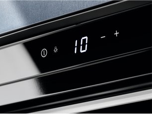 Винный шкаф Electrolux KBW5X фото 3 в Тюмени