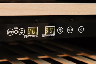 Винный шкаф Dunavox DX-51.150DBK/DP фото 3 в Тюмени