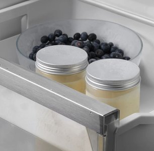 Встраиваемая морозильная камера Фауцуг Freezer V4000 178N FR4T-53008 фото 4 в Тюмени Встраиваемая морозильная камера V-ZUG Freezer V4000 178N FR4T-53008 фото 4 в Тюмени