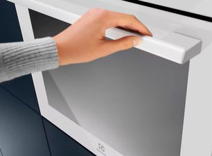 Духовой шкаф Электролюкс EOE7C31V фото 4 в Тюмени Духовой шкаф Electrolux EOE7C31V фото 4 в Тюмени