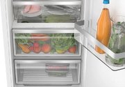 Встраиваемый однокамерный холодильник Bosch KIR81ADD0 фото 4 в Тюмени