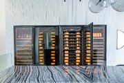Монотемпературный винный шкаф EuroCave V-ROYALE-L V-10002-L фото 3 в Тюмени