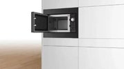 Встраиваемая микроволновая печь Bosch BFL 523 MB3 фото 3 в Тюмени
