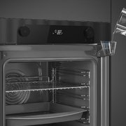 Духовой шкаф с функцией пара Smeg SO6201S2B фото 3 в Тюмени