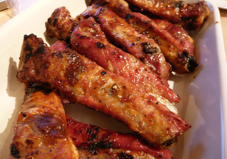 Можно ли, как и сколько хранить копченые ребра в холодильнике?