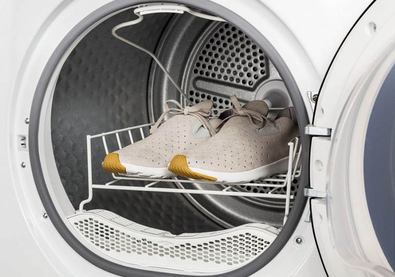 Можно ли стирать кроссовки в стиральной машине? Можно ли стирать кроссовки в стиральной машине?