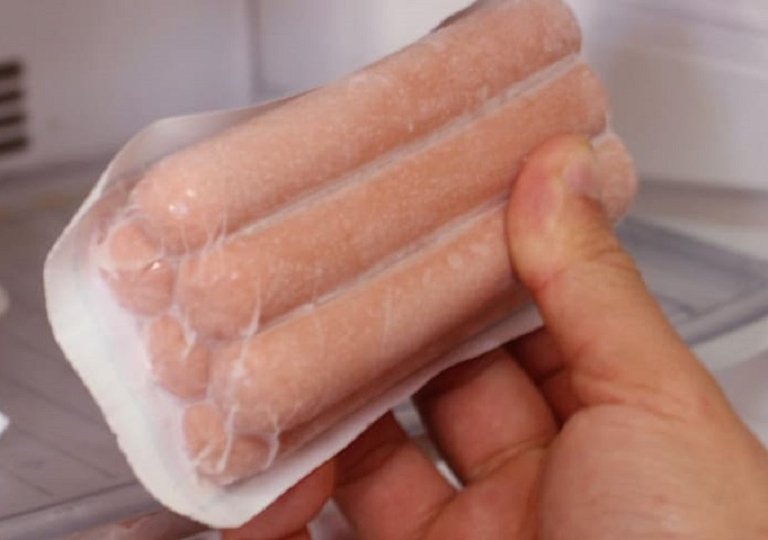 Можно ли, как и сколько хранить сосиски в холодильнике? Можно ли, как и сколько хранить сосиски в холодильнике?