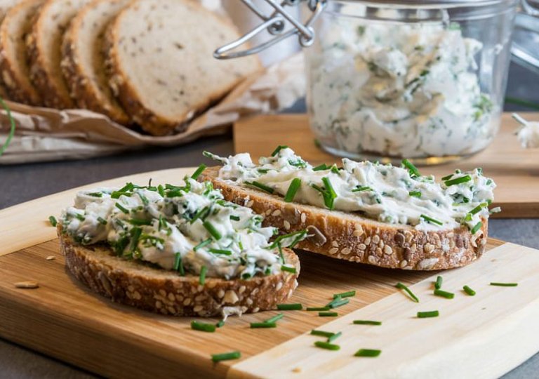 Можно ли, как и сколько хранить творожный сыр в холодильнике