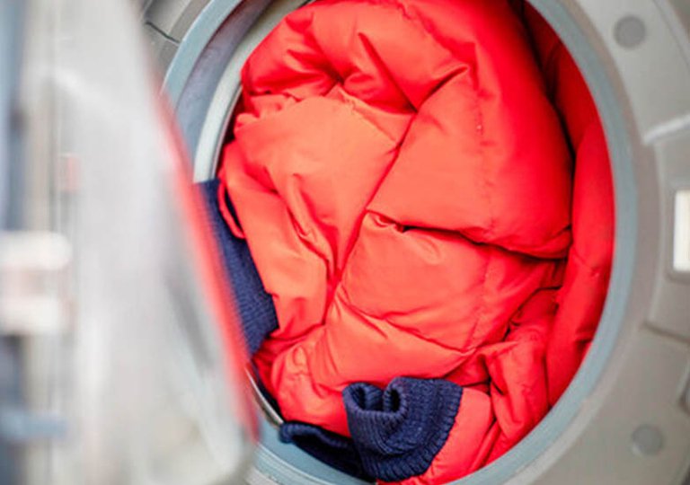 Можно ли стирать куртку в стиральной машине? Можно ли стирать куртку в стиральной машине?