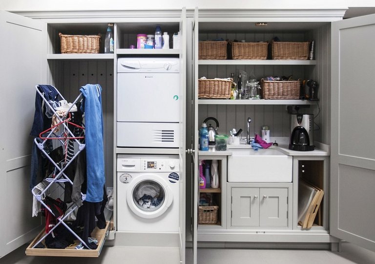 Стиральная машина в коридоре