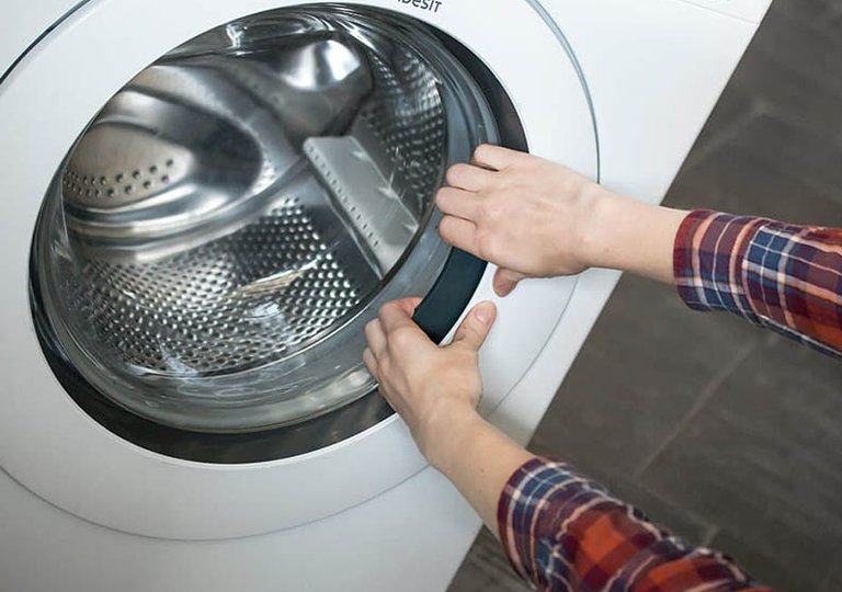 Что делать если не открывается стиральная машина? Что делать если не открывается стиральная машина?