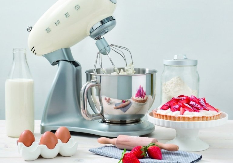 Миксер: ручной или стационарный? Плюсы и минусы каждого Миксер: ручной или стационарный? Плюсы и минусы каждого