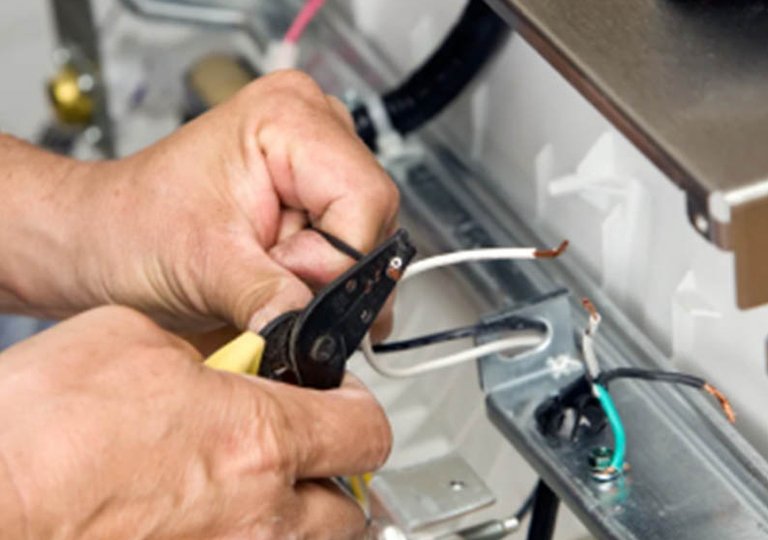 Стиральная машина бьет током Стиральная машина бьет током