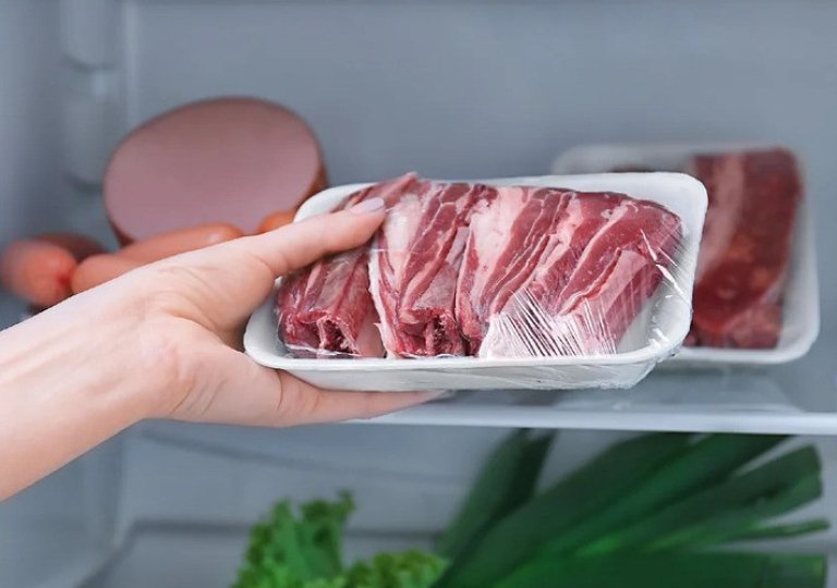 Можно ли, как и сколько хранить свинину в холодильнике?