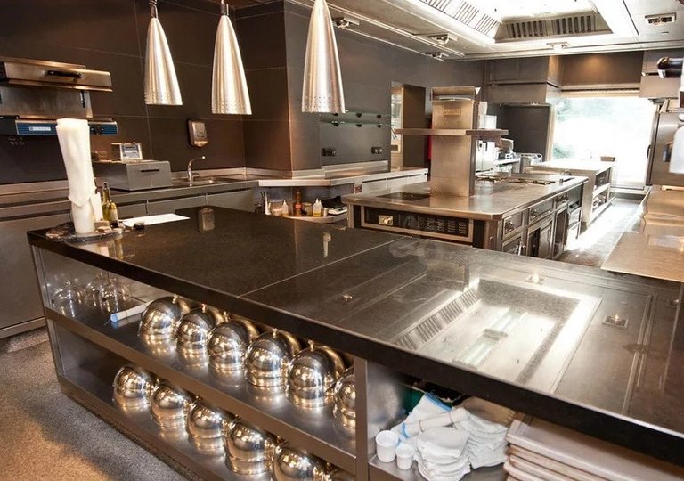 Посудомоечная машина для бизнеса: фронтальный тип или купольный? Посудомоечная машина для бизнеса: фронтальный тип или купольный?