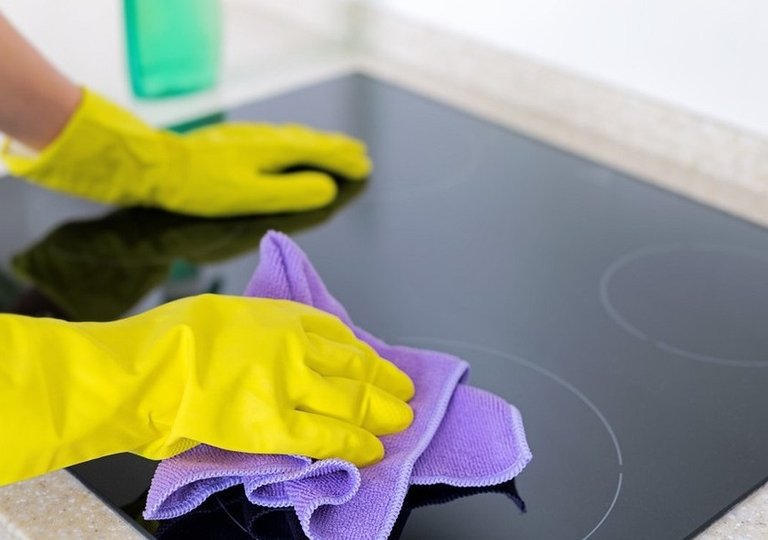 Как ухаживать за варочной панелью, чтобы она служила долго