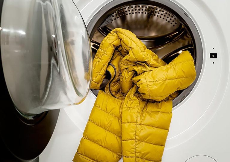 Можно ли стирать пуховик в стиральной машине? Можно ли стирать пуховик в стиральной машине?