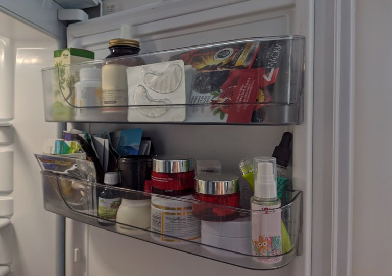 Можно ли, как и сколько хранить крем для лица в холодильнике